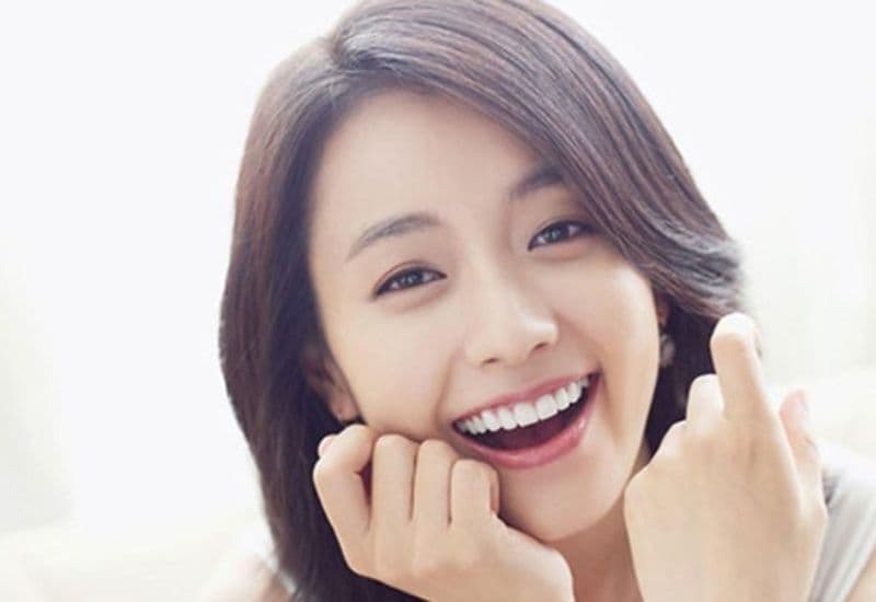 Lấy cao răng giúp bạn có nụ cười rạng rỡ và tự tin hơn.