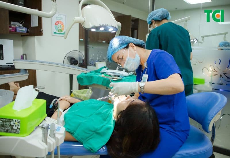 Nên thăm khám nha sĩ định kỳ hàng tháng để chăm sóc răng miệng tối ưu.