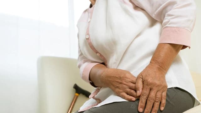 Các dấu hiệu thoái hóa khớp háng cần lưu ý