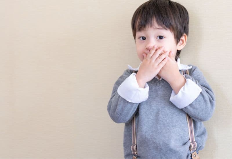 Hôi miệng ở trẻ em có nhiều nguyên nhân khác nhau, vì vậy bố mẹ không nên xem nhẹ vấn đề này.