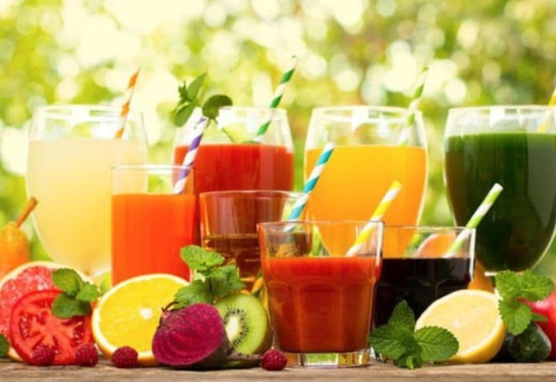 Vitamin C và nước ép trái cây giúp vết thương mau lành sau nhổ răng khôn.