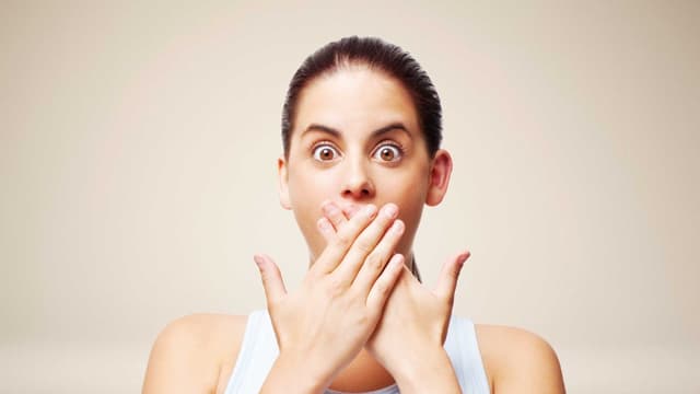 Ợ chua có mùi hôi: Dấu hiệu bình thường hay bất thường?