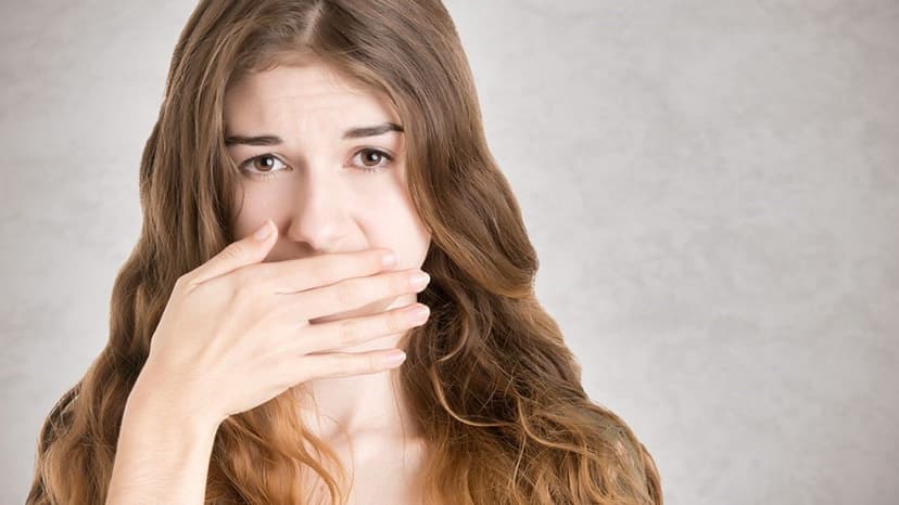 Vì sao ợ hơi có mùi tanh? Giải đáp ngay!