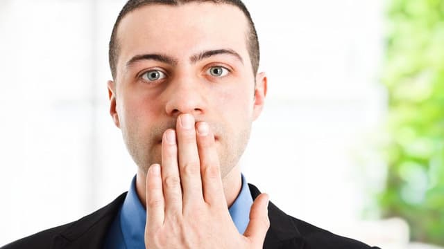 Ợ hơi miệng đắng: Dấu hiệu cảnh báo không nên chủ quan