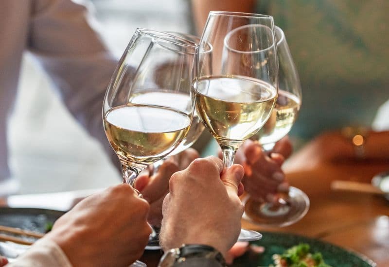 Ợ hơi sau khi uống rượu