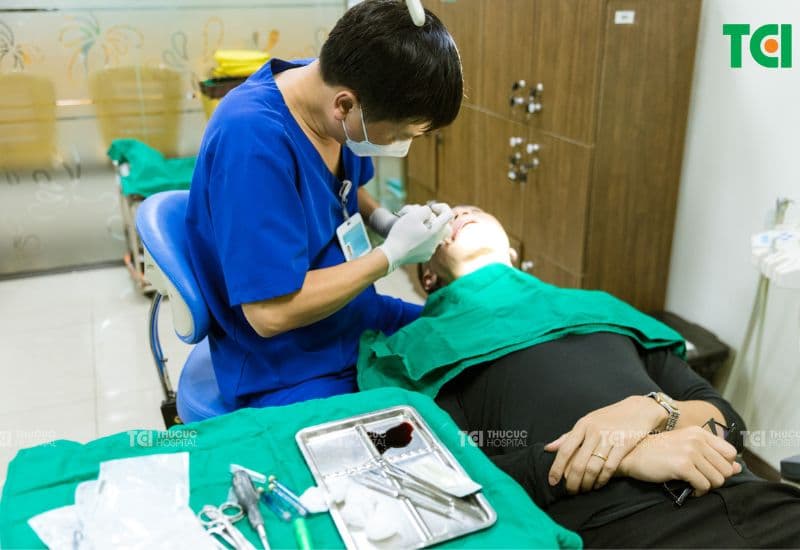 Nên khám răng định kỳ để phát hiện và ngăn ngừa sâu răng kịp thời.