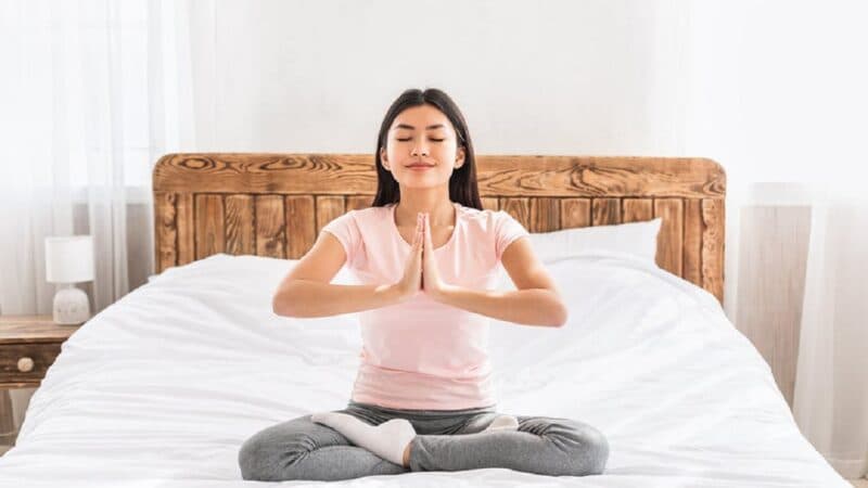 Thiền trước khi ngủ đơn giản là việc thực hành thiền trước khi bạn bước vào giấc ngủ