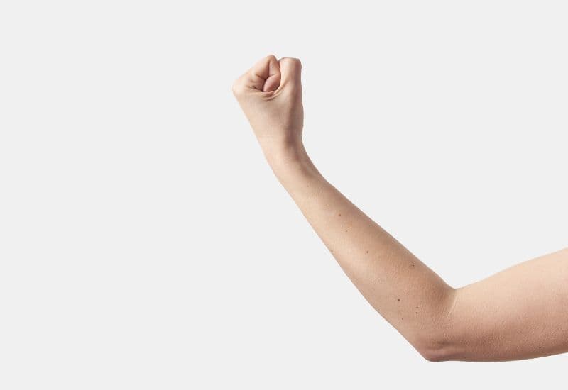 Tiêm vaccine tay nào?