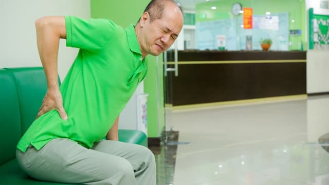 Tiểu buốt, đau lưng có phải triệu chứng thận ứ nước?