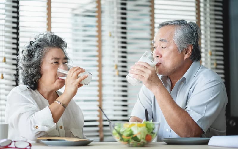 uống canxi lúc nào tốt nhất với người già