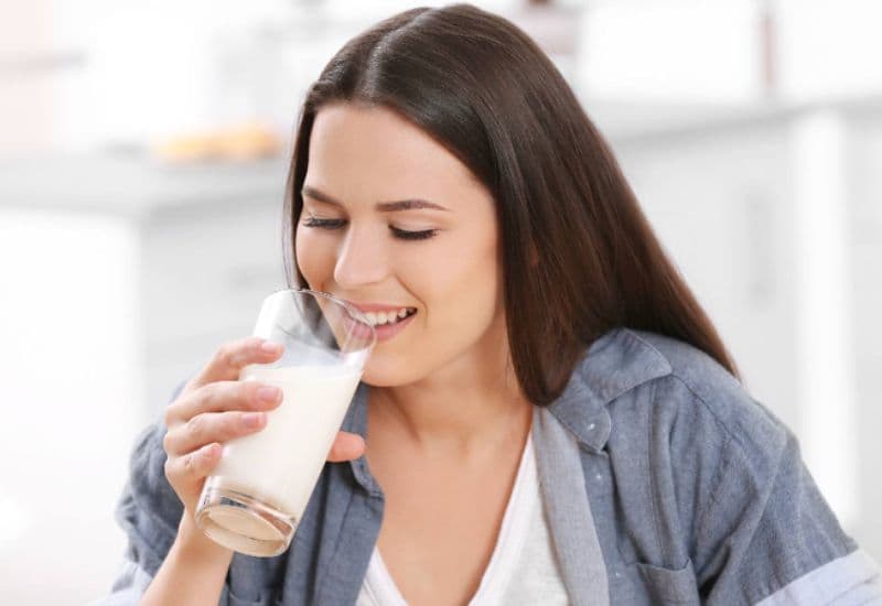 Uống sữa bị ợ chua