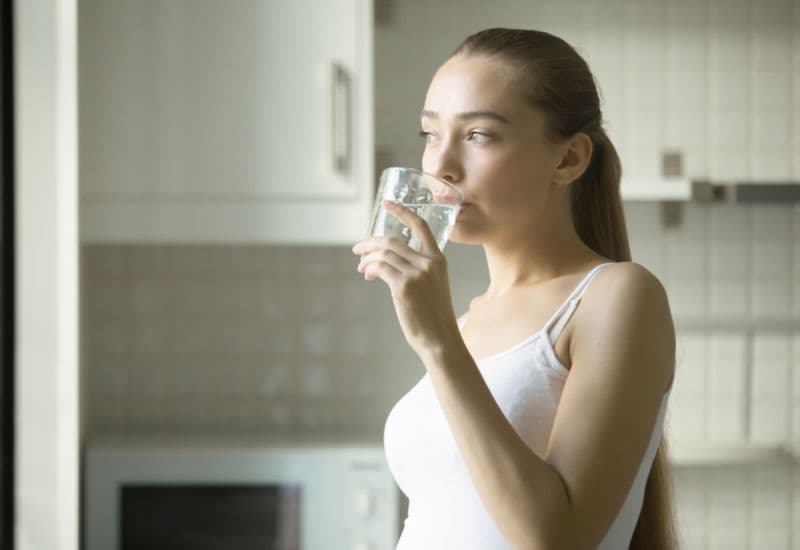 uống sữa bị ợ hơi