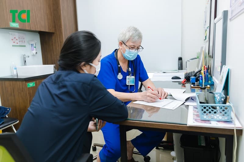 Việc ho xuất hiện máu cần được đánh giá và điều trị tại cơ sở y tế có đủ phương tiện hồi sức