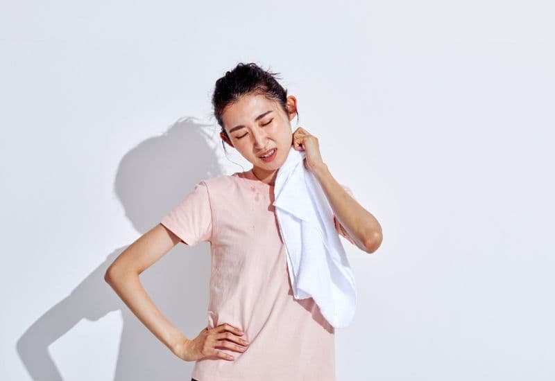 Mất nước và vai trò quan trọng của nước tiểu trong việc hình thành bệnh sỏi tiết niệu