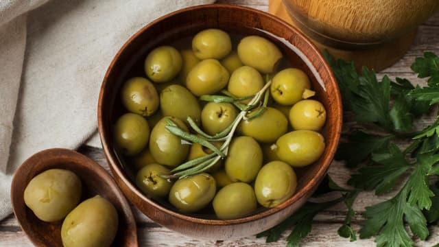 Tìm hiểu về vấn đề sử dụng dầu oliu hàng ngày có tốt không