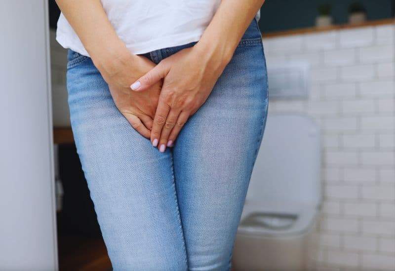 Tại sao đau lưng và tiểu ít lại có thể liên quan đến dấu hiệu thận ứ nước độ 1?