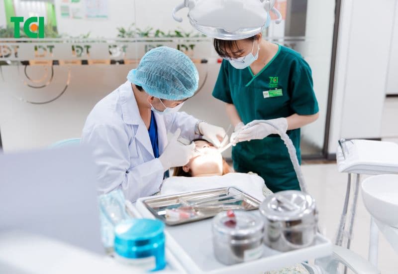 Sau khi trám răng sâu, bạn nên thăm khám nha khoa định kỳ để đảm bảo kết quả phục hình được duy trì hiệu quả tối ưu.