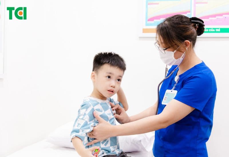 Trẻ thấp còi có thể trạng khác nhau, nên cần ý kiến chuyên gia dinh dưỡng để đảm bảo sức khỏe tốt nhất.