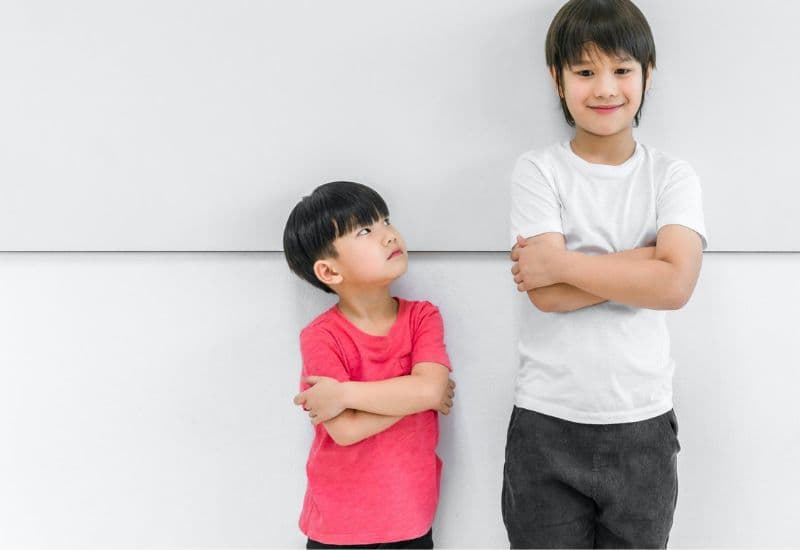 Trẻ thấp còi do thiếu dinh dưỡng và năng lượng, ảnh hưởng đến sức khỏe, phát triển thể chất và vận động.