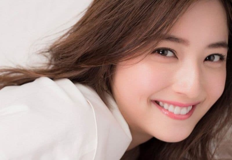 Trồng răng hàm mang đến nụ cười tự tin, là sự lựa chọn thẩm mỹ phổ biến hiện nay.