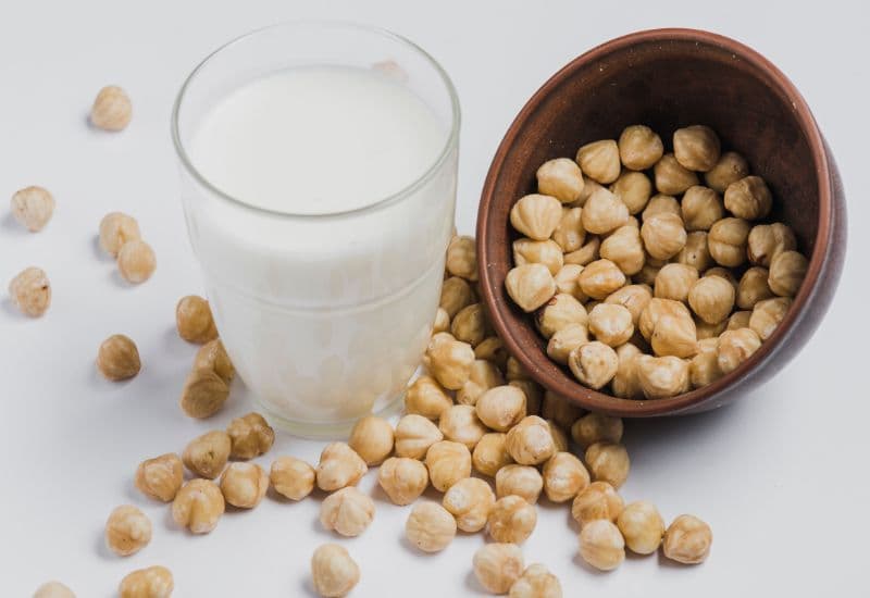 Sữa động vật, chủ yếu là sữa bò, sữa dê, được sản xuất từ tuyến sữa của động vật.