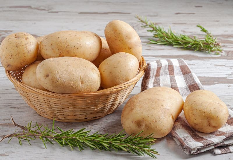 Khoai tây, chuối, bơ là lựa chọn tuyệt vời để bổ sung pyridoxine.