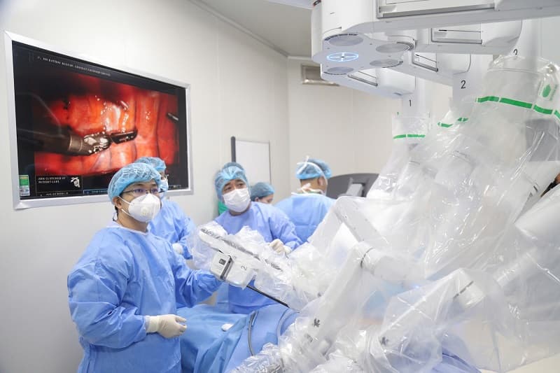 Phẫu thuật là một trong những lựa chọn điều trị quan trọng khi bệnh còn trong giai đoạn có thể can thiệp bằng ngoại khoa và bệnh nhân có đủ điều kiện sức khỏe