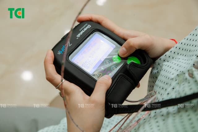 Nóng rát ngực bên trái: Nguyên nhân và cách chẩn đoán