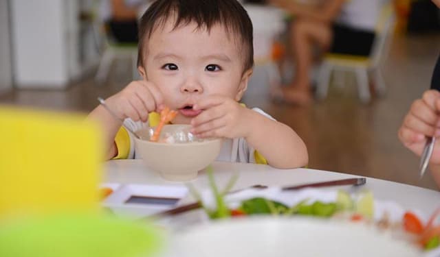 Những sai lầm thường gặp trong chế độ ăn của trẻ em