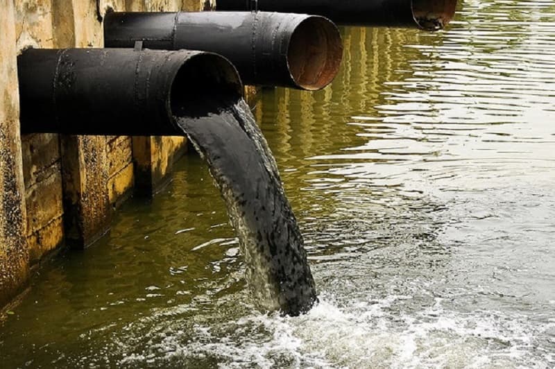 Môi trường sống ô nhiễm, nguồn nước không đảm bảo vệ sinh cũng tạo điều kiện thuận lợi để bệnh lý Crohn xuất hiện và phát triển