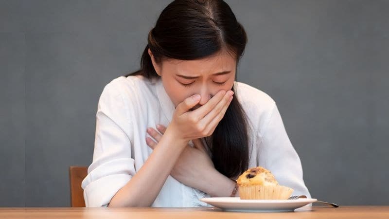 Nếu thấy khó nuốt kéo dài, bạn cần thăm khám sớm để kịp thời phát hiện nguyên nhân.