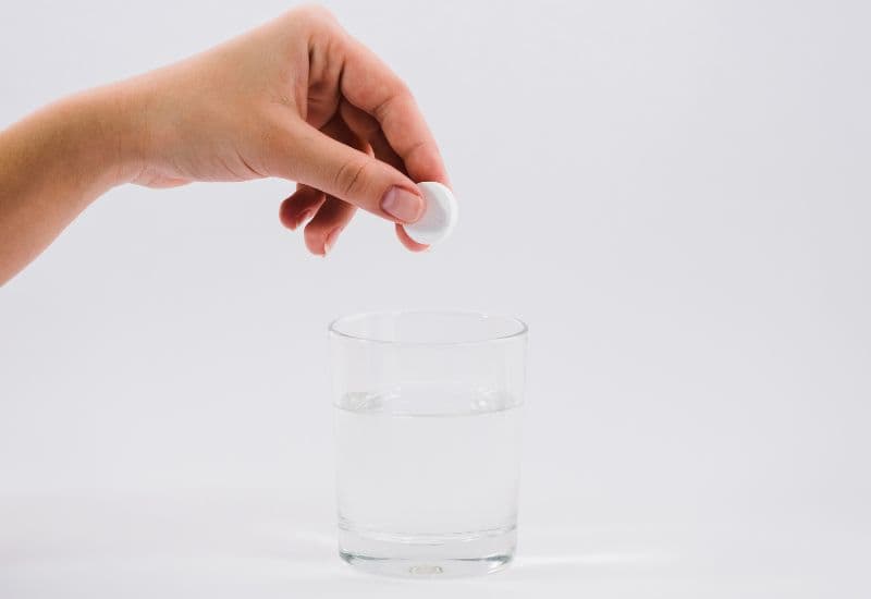 C sủi là một loại thực phẩm bổ sung vitamin, đặc biệt là vitamin C, sủi bọt khi thả vào nước.