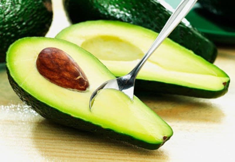 Cho bé ăn bơ giúp tăng cường sức khỏe hệ tiêu hóa.