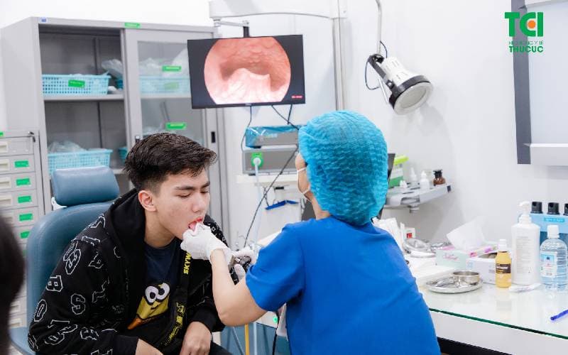 chữa viêm họng không dùng thuốc 