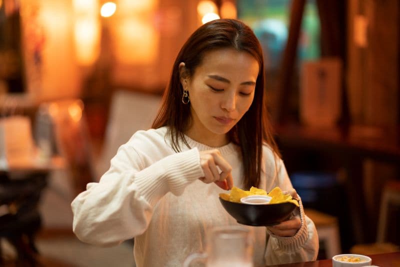 Khoai lang chứa nhiều kali, một khoáng chất quan trọng giúp điều hòa huyết áp và giảm căng thẳng cho hệ tim mạch.