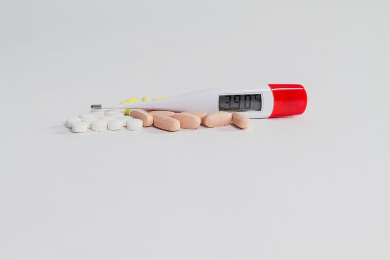 Ibuprofen là một loại thuốc chống viêm không steroid được sử dụng rộng rãi để giảm đau, hạ sốt và chống viêm.