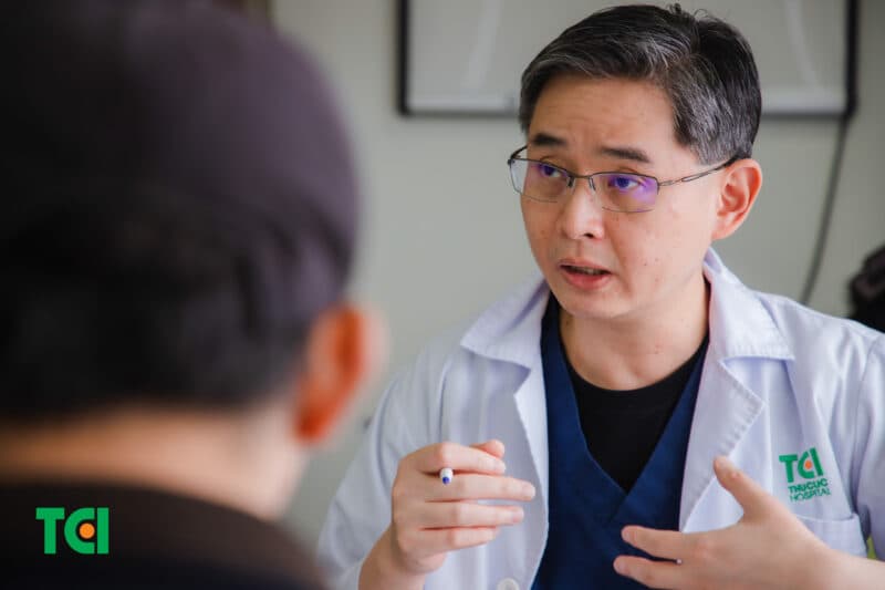 Phẫu thuật trong điều trị ung thư đại tràng được áp dụng khi nào?