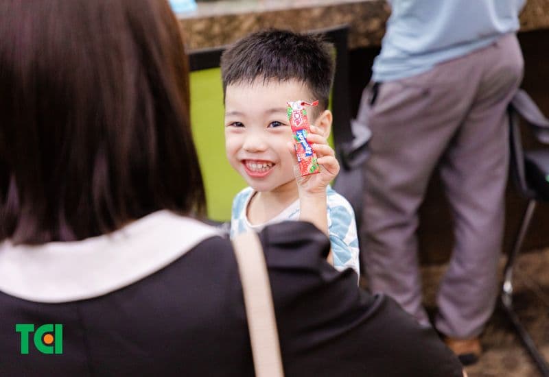 Kiên nhẫn và duy trì thói quen ổn định sẽ giúp em bé ăn cơm ngon hơn mỗi ngày.