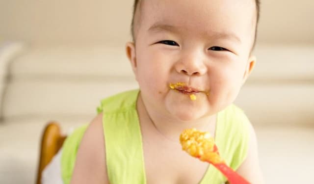 Em bé ăn tôm bị nổi mẩn: Nguyên nhân do đâu và cách xử lý?