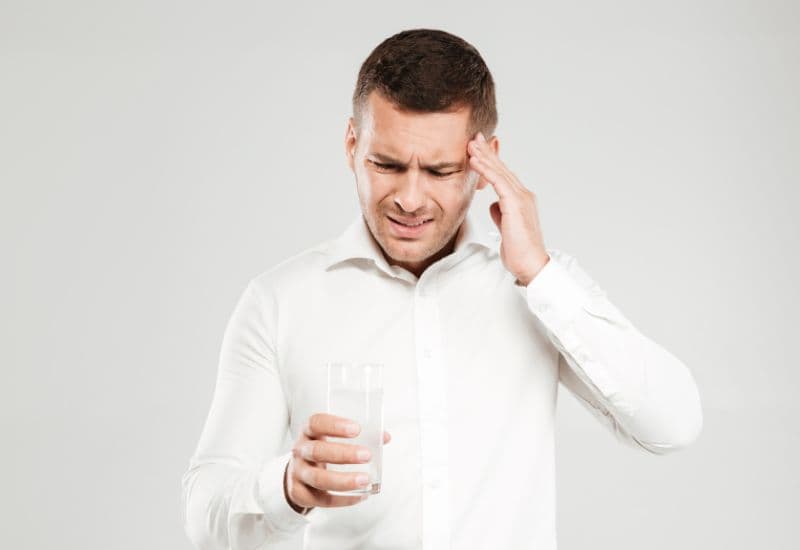 Nếu có bất kỳ dấu hiệu như chóng mặt, nóng bừng, đau đầu, tim đập nhanh khi dùng cao ngựa, cần ngưng ngay và đi khám bác sĩ.