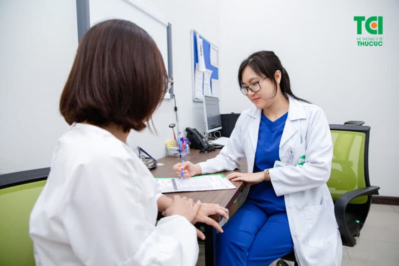 Tái khám và kiểm tra tuyến giáp định kỳ