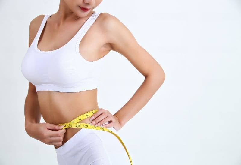 Một nghiên cứu trên Nutrition Reviews (2020) cho thấy chế độ ăn giàu chất xơ giúp giảm cảm giác thèm ăn và cải thiện tiêu hóa, từ đó gián tiếp hỗ trợ kiểm soát mỡ máu.