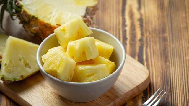 Thắc mắc mỗi ngày ăn 1 quả dứa có tốt không và câu trả lời