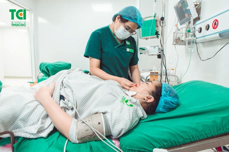 Sinh thường tuy ít can thiệp y tế hơn sinh mổ, nhưng vẫn khiến cơ thể mẹ mất nhiều năng lượng và chất dinh dưỡng.