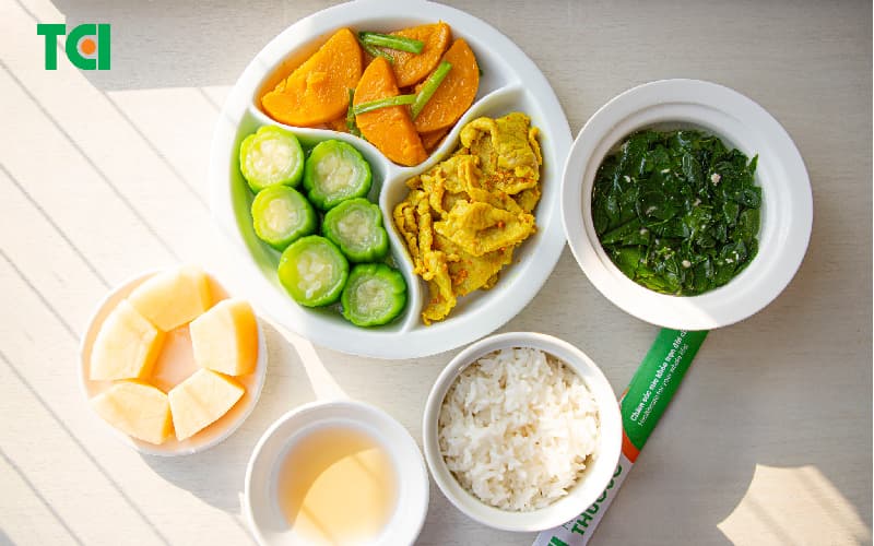 Món ăn ở cữ sau sinh thường