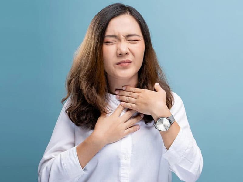 Nuốt vướng thức ăn thường do bệnh lý thực quản gây ra.