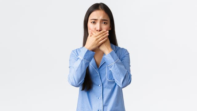 Ợ chua có nguy hiểm không và khi nào cần thăm khám?