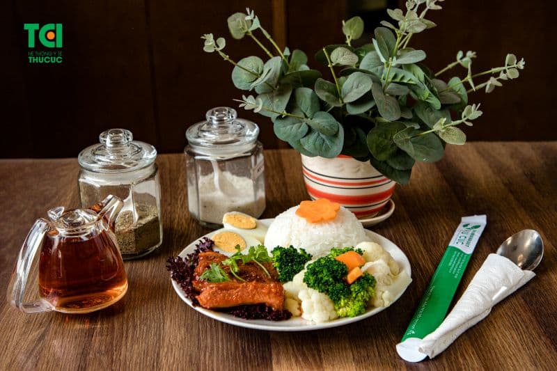 Rau xanh, đặc biệt là cải xoăn, bông cải xanh và cải thìa, là những nguồn thức ăn bổ sung canxi lý tưởng.