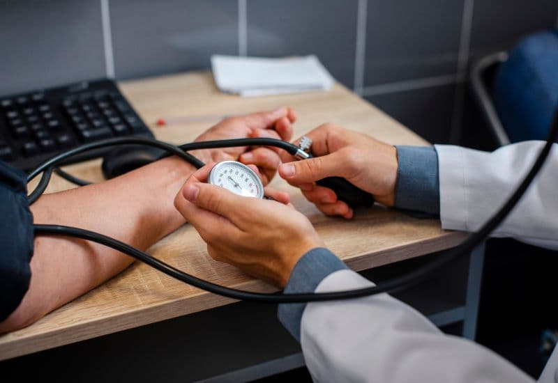 Cholesterol LDL và triglyceride trong máu cao là nguyên nhân chính gây mỡ máu cao.