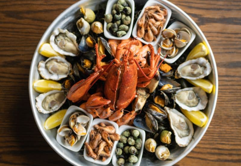 Thực phẩm có cholesterol cao: Hải sản có vỏ